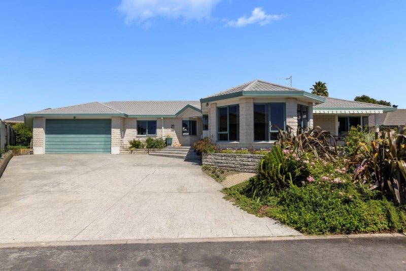 4 Burnt Oak Drive, Pyes Pa, Tauranga - Carousel 1
