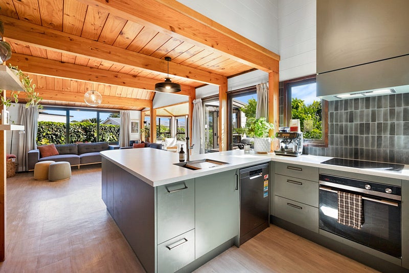 21 Rata Street, Upper Vogeltown, New Plymouth - Carousel 2