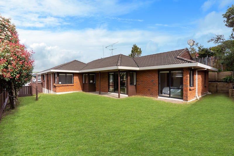 3/15 Kurnell Drive, Botany Downs, Auckland - Carousel 1