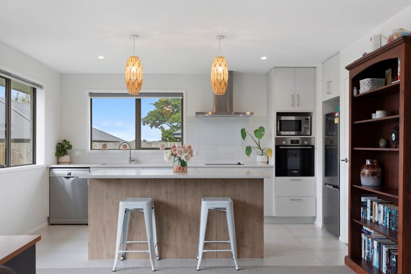 9 Te Rehutai Rise, Welcome Bay, Tauranga - Carousel 1