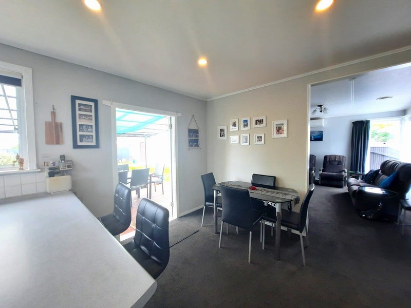 8 Oban Place, Awapuni, Palmerston North - Carousel 18