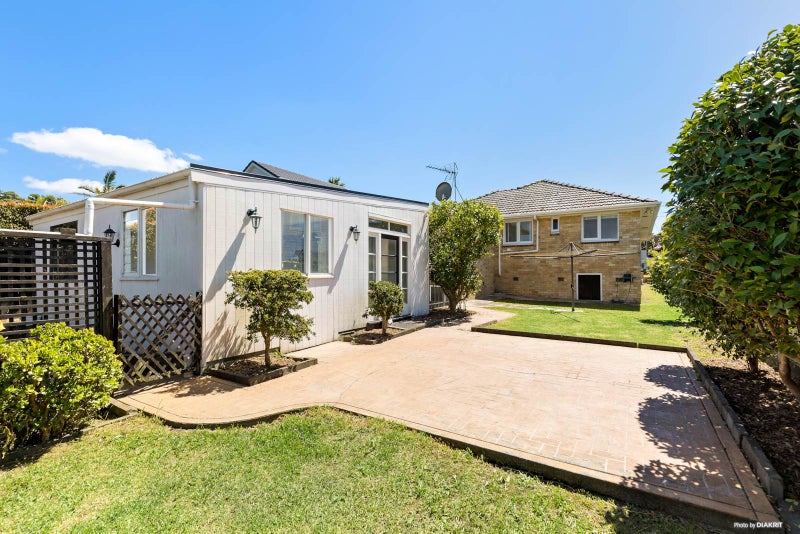 7 Coronation Street, Belmont, Auckland - Carousel 2