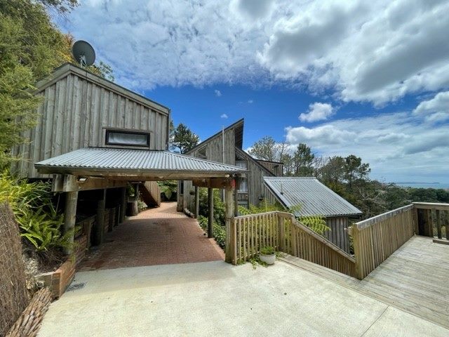 8 Dalmeny Close, Murrays Bay, Auckland - Carousel 1