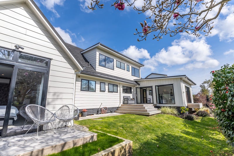 77 Gilbass Avenue, Hamilton Lake, Hamilton - Carousel 1