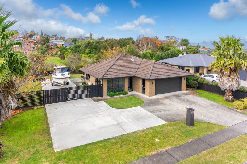 381 Gleneagles Drive, Te Awamutu, Te Awamutu - Carousel 1