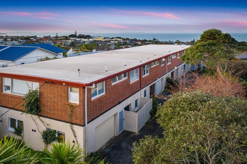 3/5 Braemar Road, Castor Bay, Auckland - Carousel 2