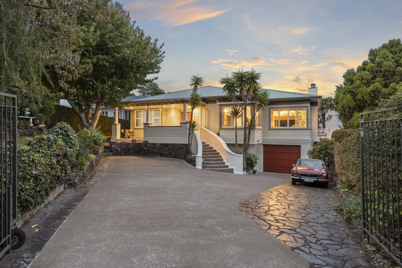 15 Summit Drive, Mount Albert, Auckland - Carousel 1