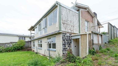 90 Houchens Road, Glenview, Hamilton - Carousel 1