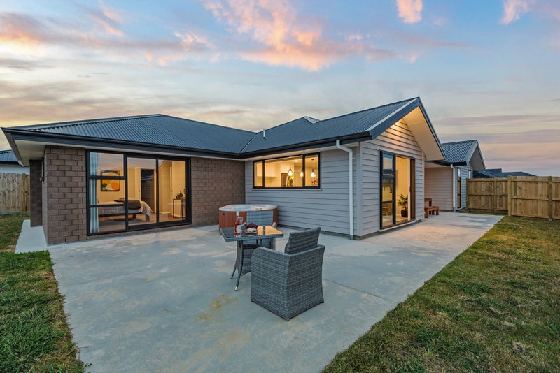 20 Atlantic Drive, Fitzherbert, Palmerston North - Carousel 2