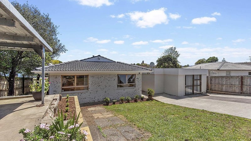 6 Suwyn Place, Weymouth, Auckland - Carousel 1