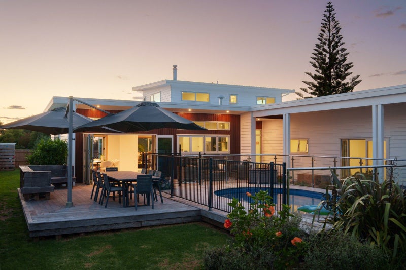 11 Beach Cove, Wainui, Gisborne - Carousel 1