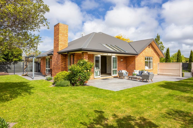 7 Benmore Gardens, Harewood, Christchurch - Carousel 1