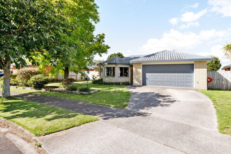 10 McKenzie Place, Rototuna North, Hamilton - Carousel 1
