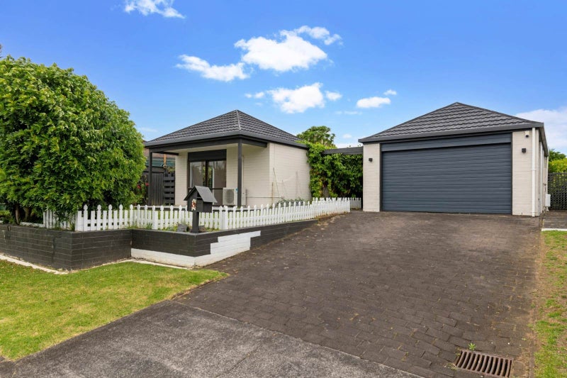 28 HEDGE ROW, Sunnyhills, Auckland - Carousel 1