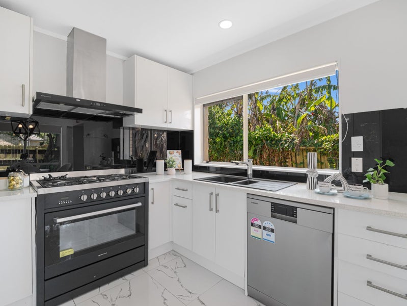 20 Horlicks Place, Randwick Park, Auckland - Carousel 2