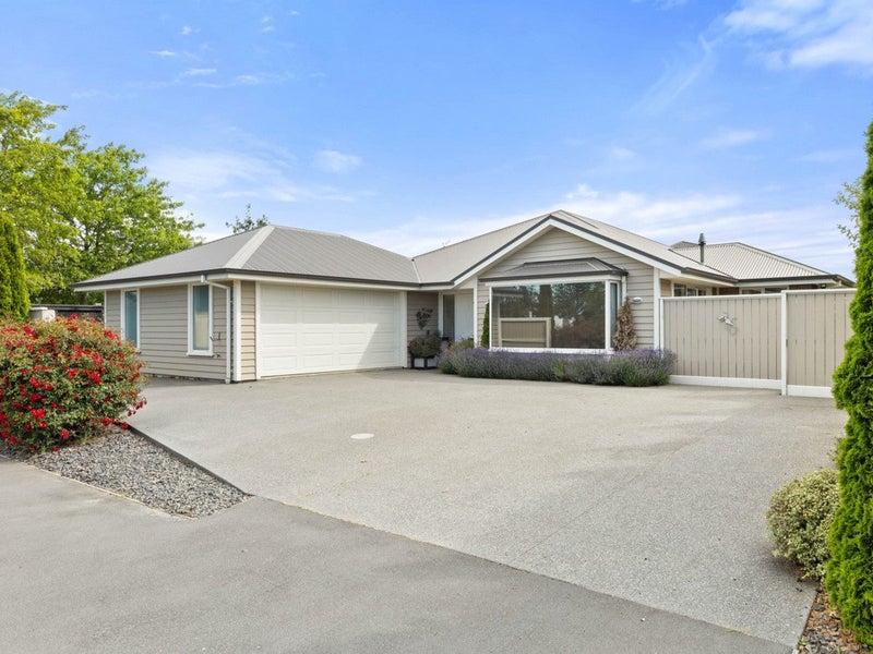 1 Augustine Drive, Aidanfield, Christchurch - Carousel 1
