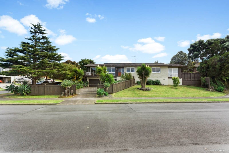 16 Culver Terrace, Howick, Auckland - Carousel 1