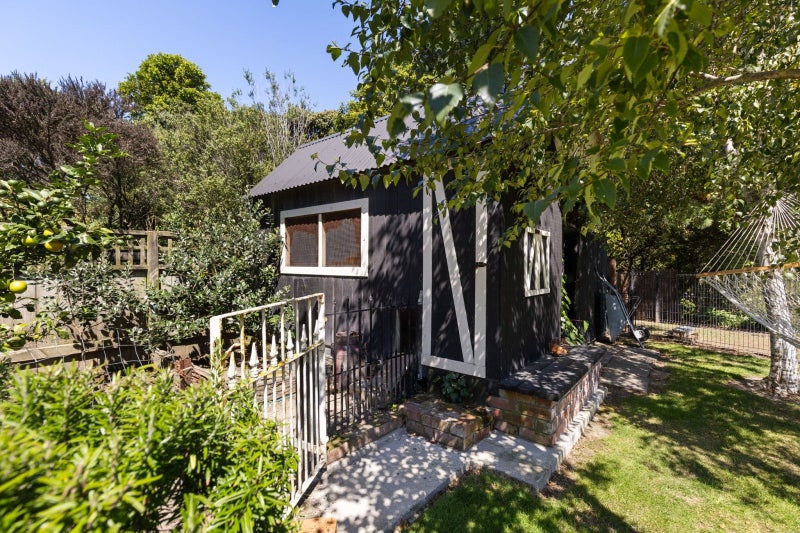 33 Royal Oak Drive, Kelvin Grove, Palmerston North - Carousel 50