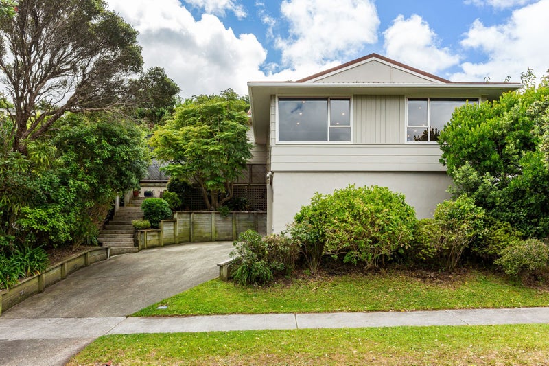 9 Ayton Drive, Whitby, Porirua - Carousel 1