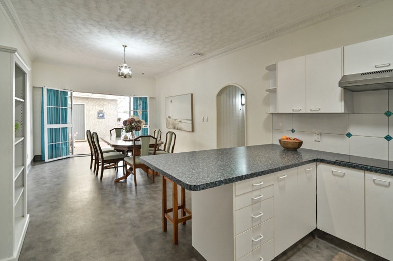 910 Collinge Road, Mayfair, Hastings - Carousel 2