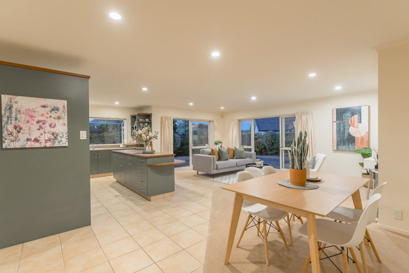 17 Quadrant Heights, Paraparaumu - Carousel 2