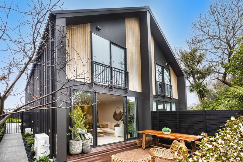 2/19 Champion Street, Edgeware, Christchurch - Carousel 2