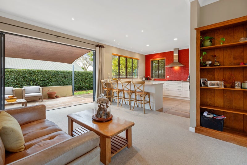 8 Sissinghurst Court, Bethlehem, Tauranga - Carousel 2