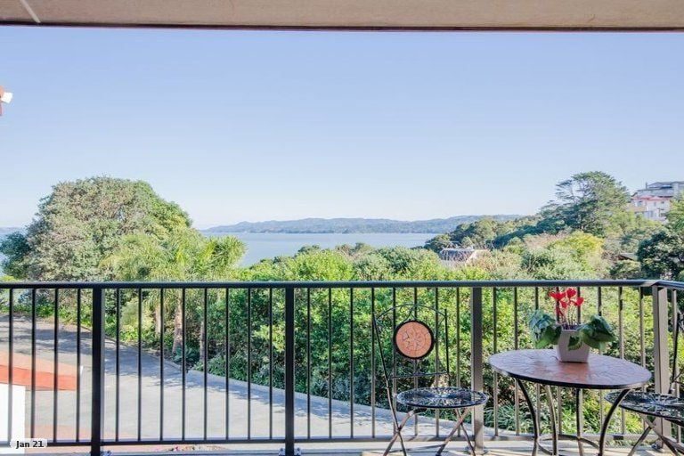 10 Godwit Place, Lynfield, Auckland - Carousel 23
