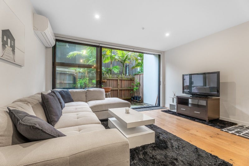 15/6 Waima Street, Grey Lynn, Auckland - Carousel 2