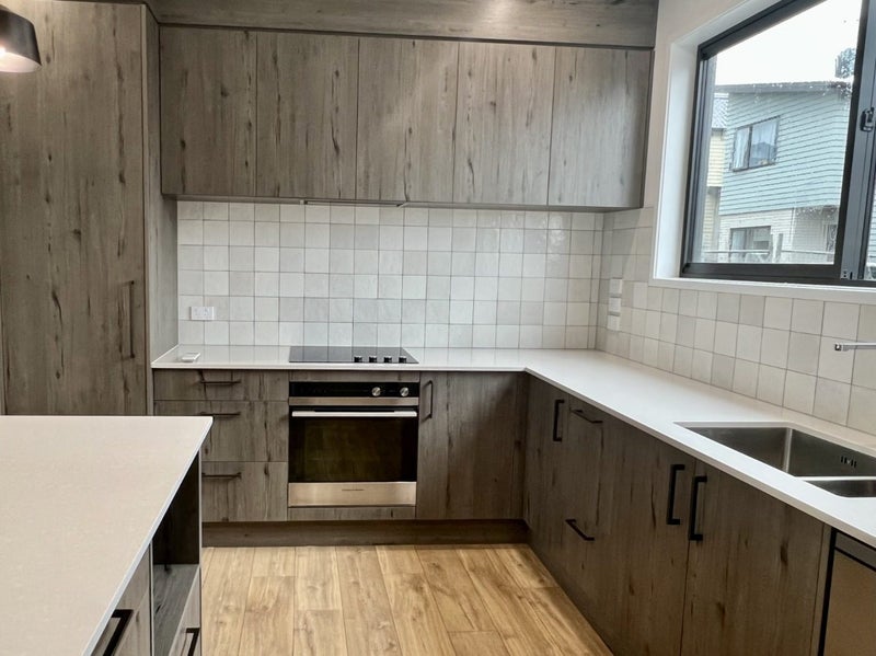 7 Emily Smith Road, Wai o Taiki Bay, Auckland - Carousel 2