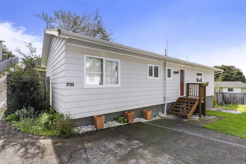 2/21 Taurus Crescent, Beach Haven, Auckland - Carousel 1