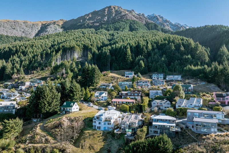 7B Von Place, Fernhill, Queenstown - Carousel 21