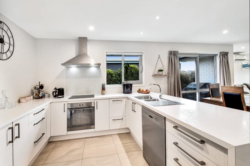 16 McLendon Green, Belfast, Christchurch - Carousel 2