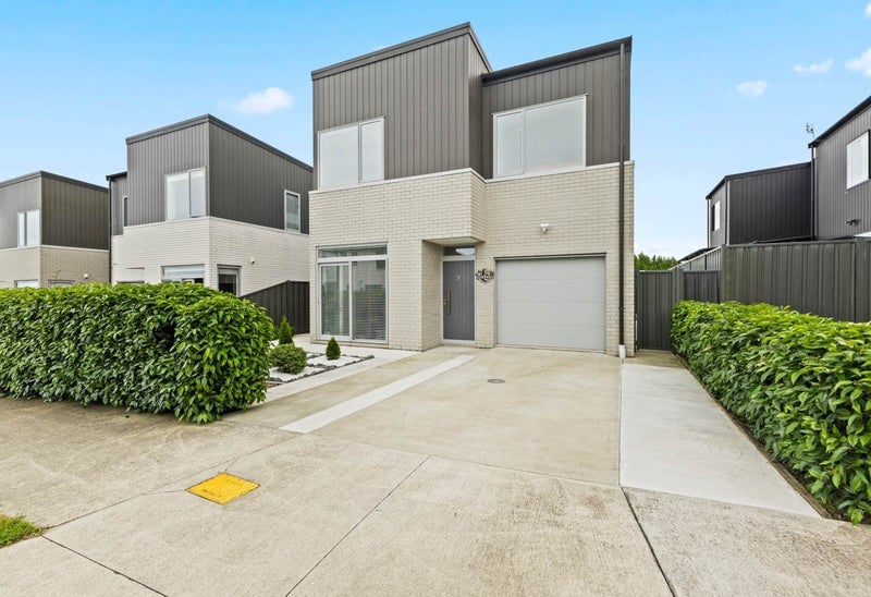 7 Tuangi Road, Karaka, Papakura - Carousel 1