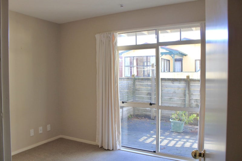 2/10 Colombo Street, Newtown, Wellington - Carousel 2