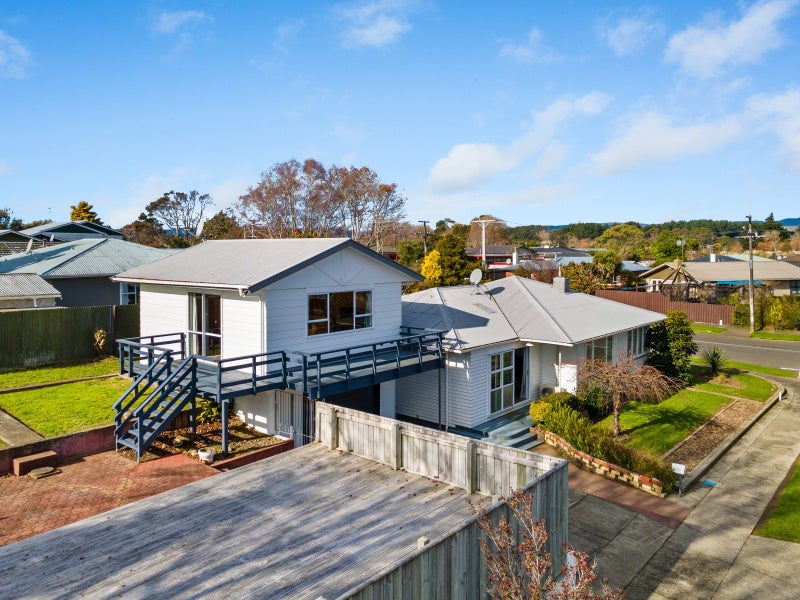 2 Stoke Place, Awapuni, Palmerston North - Carousel 1