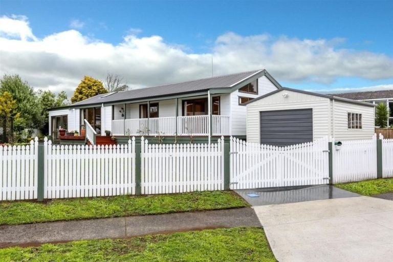15 Hickford Place, Okato, Okato - Carousel 1