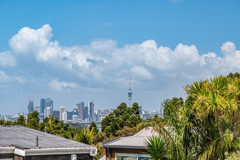 2/160 Onewa Road, Northcote, Auckland - Carousel 1