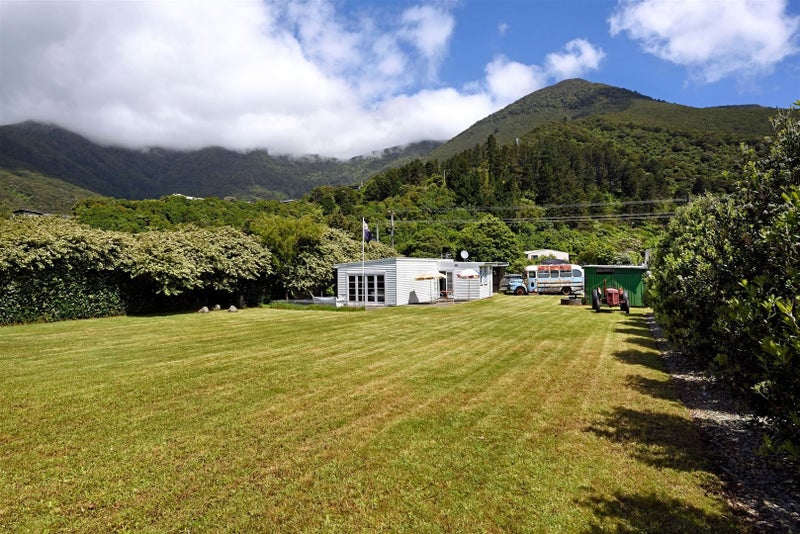 20 Esplanade, Okiwi Bay, French Pass - Carousel 2