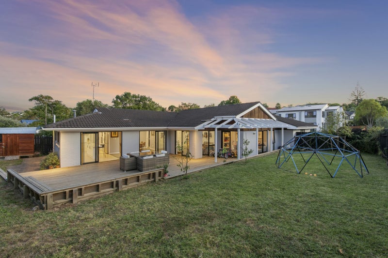 1 Celina Place, Browns Bay, Auckland - Carousel 1
