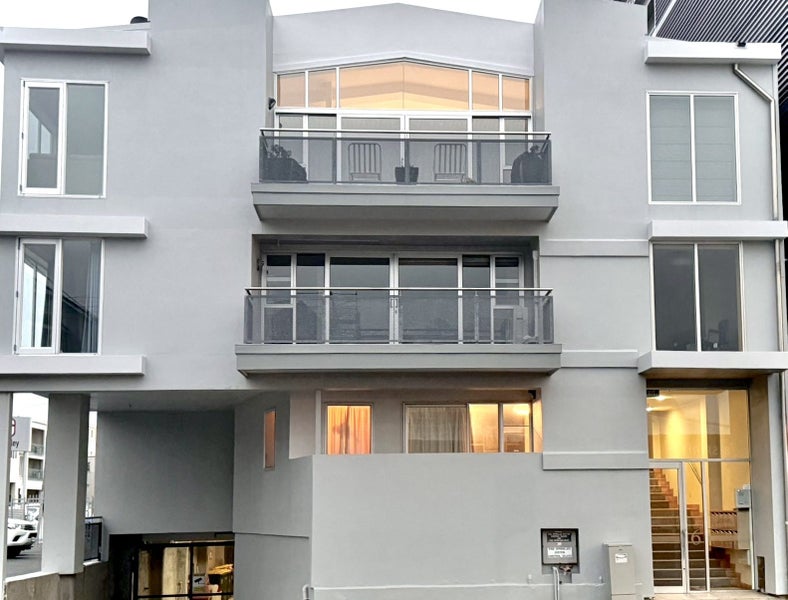 11/6 Elizabeth Street, Mount Victoria, Wellington - Carousel 1