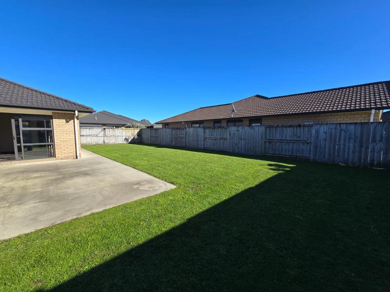 3 Arista Way, Rototuna North, Hamilton - Carousel 15