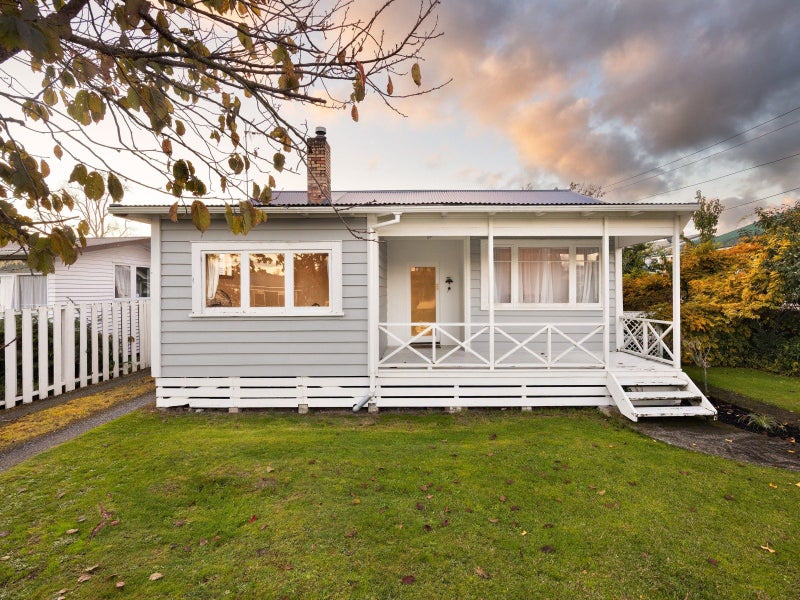 19 Bettina Road, Fairfield, Hamilton - Carousel 1