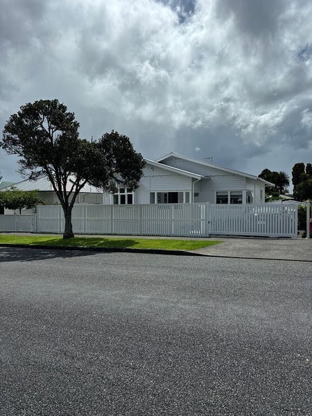 17 Harbutt Avenue, Mount Albert, Auckland - Carousel 2