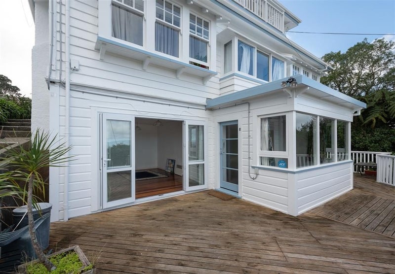 118 Kelburn Parade, Kelburn, Wellington - Carousel 1