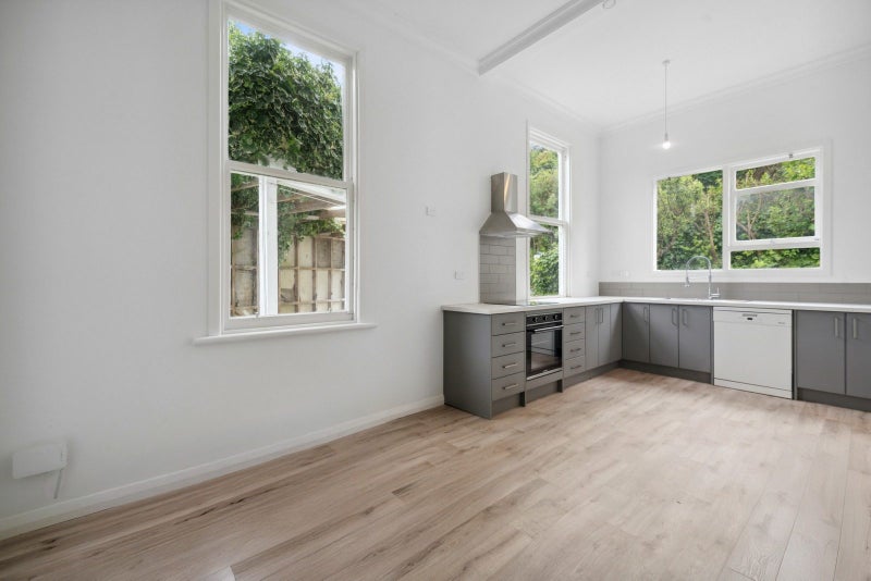 2C Ferry Road, Days Bay, Lower Hutt - Carousel 2