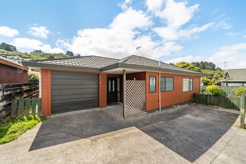 2/3 Opurere Grove, Tirohanga, Lower Hutt - Carousel 1