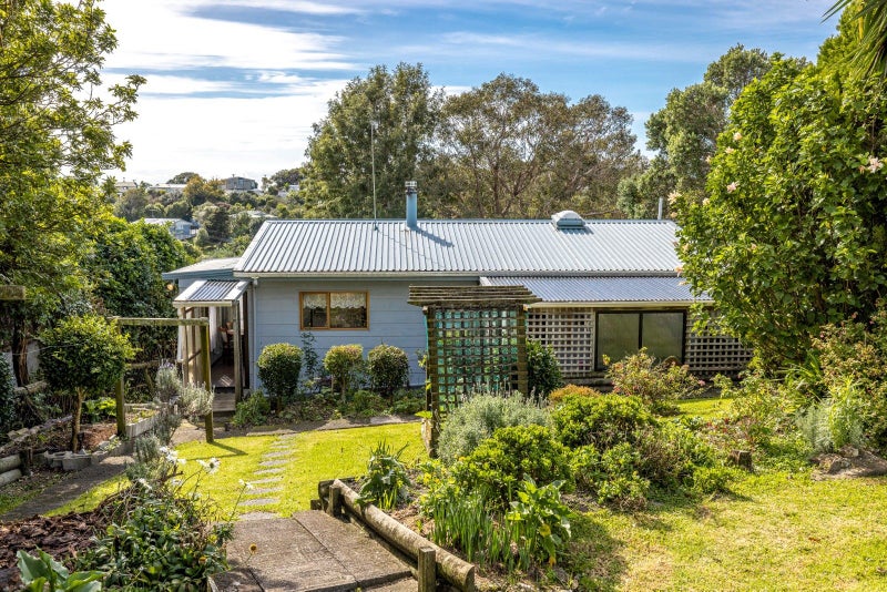 35 Pacific Parade, Surfdale, Waiheke Island - Carousel 1