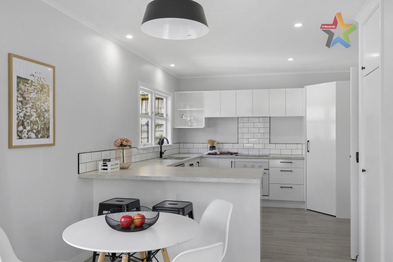 385 Stokes Valley Road, Stokes Valley, Lower Hutt - Carousel 1