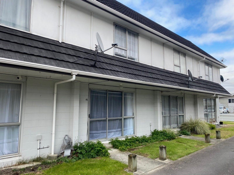 4C Flock Grove, Fairfield, Lower Hutt - Carousel 2